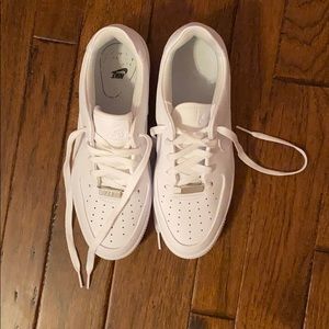 Women's Shoe
Nike Air Force 1 Sage Low Size 8.5